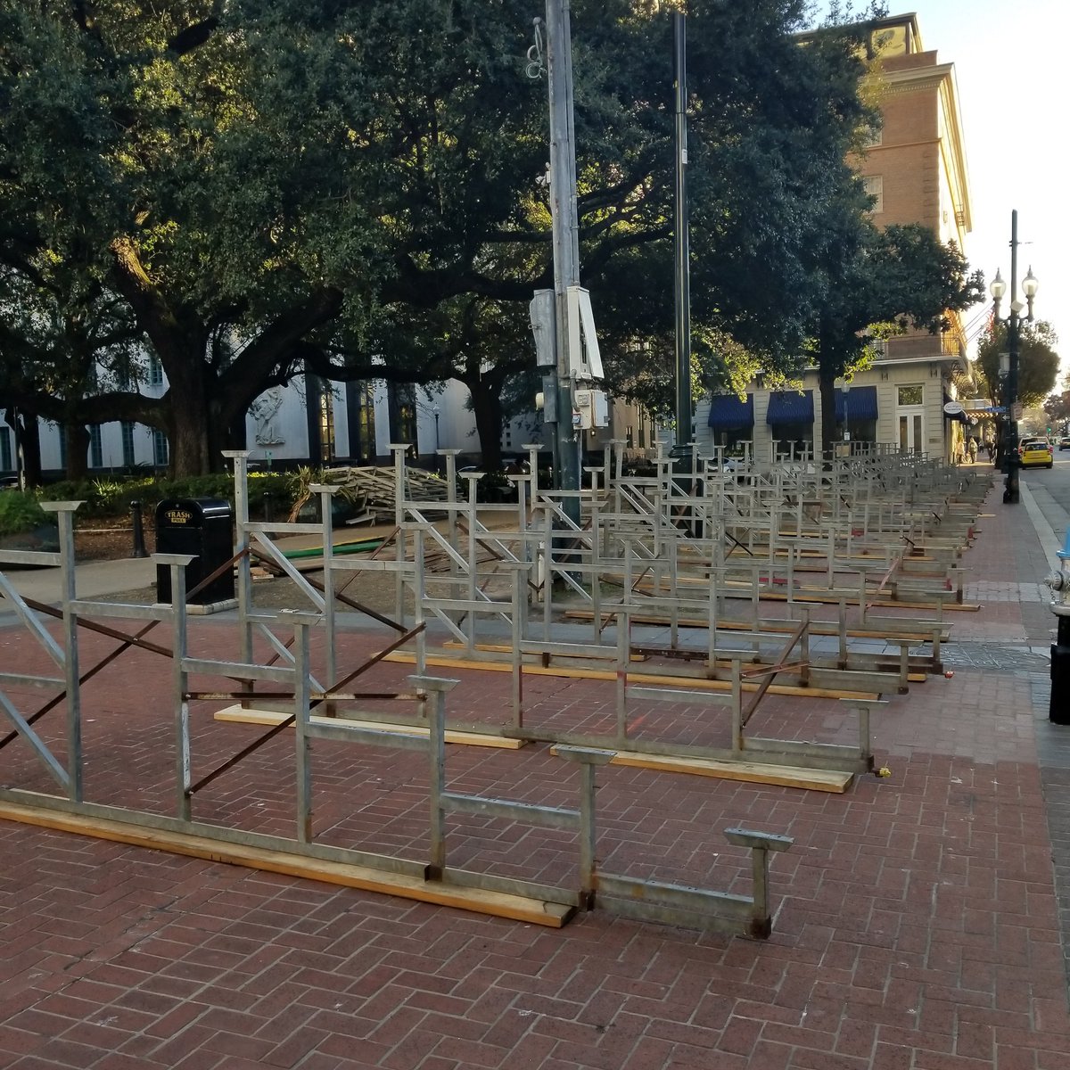 HistoricHorror's tweet photo. Gearing up for #MardiGras on #StCharlesAvenue. It's about to be party time in #NewOrleans... Well, slightly more than normal. #Party #Parades #NOLA #FatTuesday #Nawlins #GetReady #Carnival https://t.co/eUJTrBJVG6