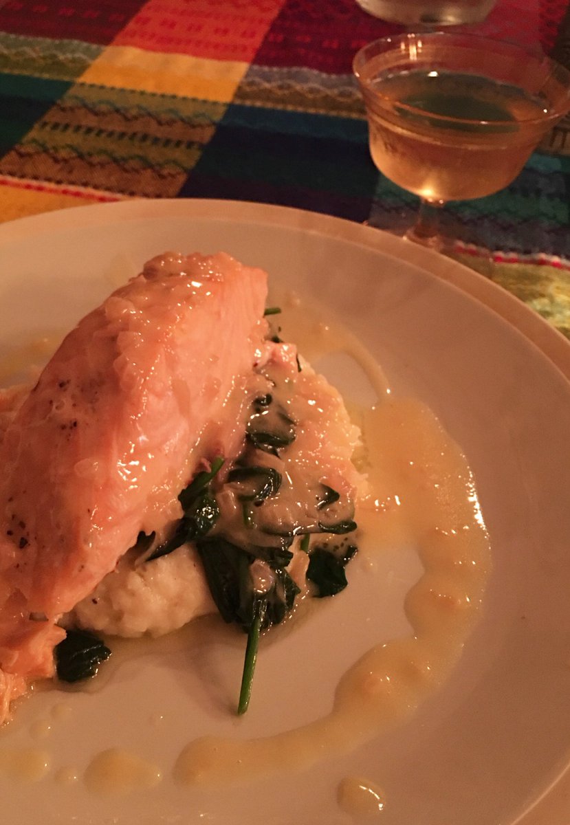 bakery_babe's tweet photo. Beurre blanc sauce over salmon....with champagne and Anthony Bourdain’s mashed potatoes. Best dinner ever!!!! https://t.co/JUJdnxFf4h