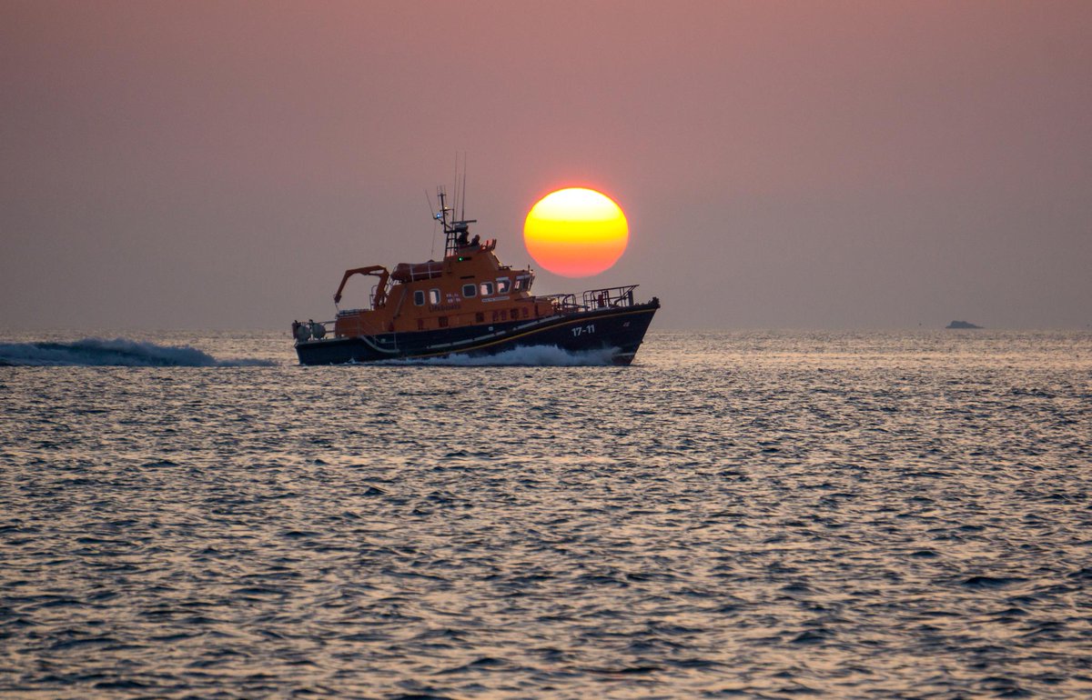 A great shot of <a href="/StMarysRNLI/">St Mary's Lifeboat</a> underway with the sun setting in the background. Picture perfect!