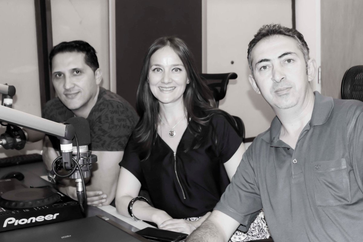 TRTFM's tweet photo. 2018 yılının ilk 'Yol Manzaraları' programı TRT FM​ de yeni yayın saati 16:00'da başlıyor...

Yol Manzaralarını sizler için Esra Ömeroğlu sunacak;
Serap Dubaz, Altuğ Diler ve Atila Işık hazırlayacak...

Yolunuz, bahtınız ve radyonuz TRT FM de hep açık olsun:)
TRT Radyo https://t.co/39wIOpbNkB