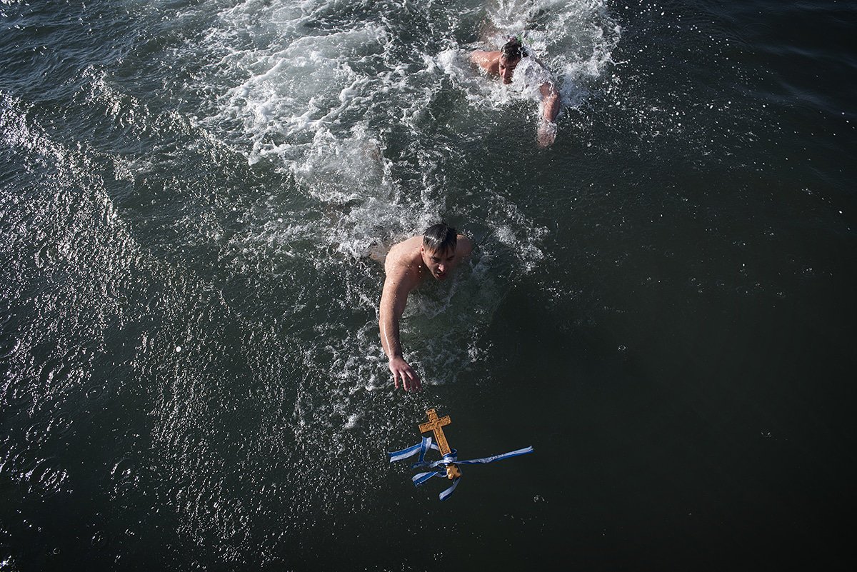 A young man retrieves a wooden cross during an #Epiphany Day ceremony to bless the water, at the northern #Greek city of #Thessaloniki, on Saturday, Jan. 6, 2018. This ceremony marks the Epiphany celebrated every year in #Greece. 
<a href="/JohnPapanikos/">Giannis Papanikos</a>
#photojournalism
#photography