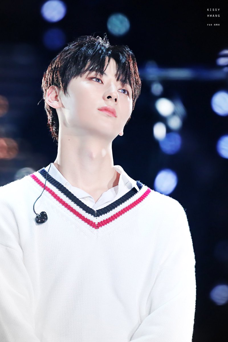 KissyHwang's tweet photo. 171217 팬콘 서울 민현❤️
녜... 슨생님들 새해 복 많이 받으세오🙇‍♀️ 벌써 2018년 무술년 새해가 밝았음에도 이제야 올림니다😳😣 건강하세오 슨생님들 건강해야! 민현이도 봄니다😵🕺💃🕺💃
.
.
#민현 #황민현 #워너원 #팬콘 #서울팬콘 https://t.co/5lczqnfxbM
