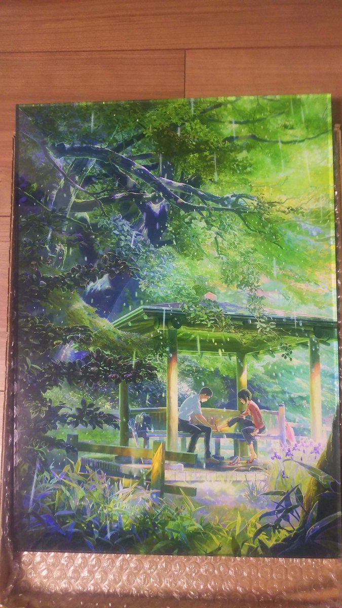 キャラファインアクリルは、額に入れるよりも、付属の足に立てて飾る方