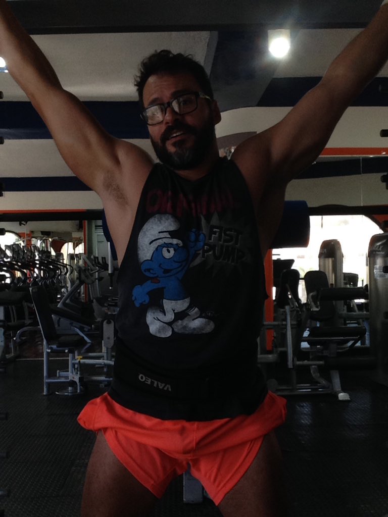 Darkjo's tweet photo. Paso 1 listo! Entrenamiento de paticas #Putifoto #deGym #Beard #Bear #Hoffy https://t.co/eobQNxryRZ
