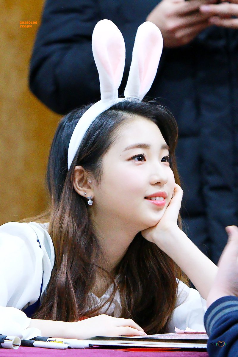 yeojin_day's tweet photo. 180106 🐰💚 #이달의소녀 #LOOΠΔ #여진 #YeoJin @loonatheworld https://t.co/ZTL3ZYfr5G https://t.co/TzZozHgHV7