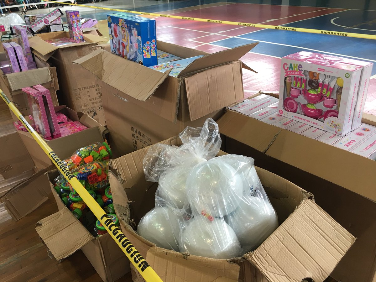 cesarinleonar2's tweet photo. #EnBreve: @PlansocialRD, @PresidenciaRD y @Gob_ElSeibo entregarán juguetes a cientos de niños en Polideportivo #ElSeibo. Camiones, automóviles, muñecas  muñecas y otros juegos constructivos como #DraFeliz son parte de los juegos que recibirán. @RodrigMarchena https://t.co/q08Uayos7N