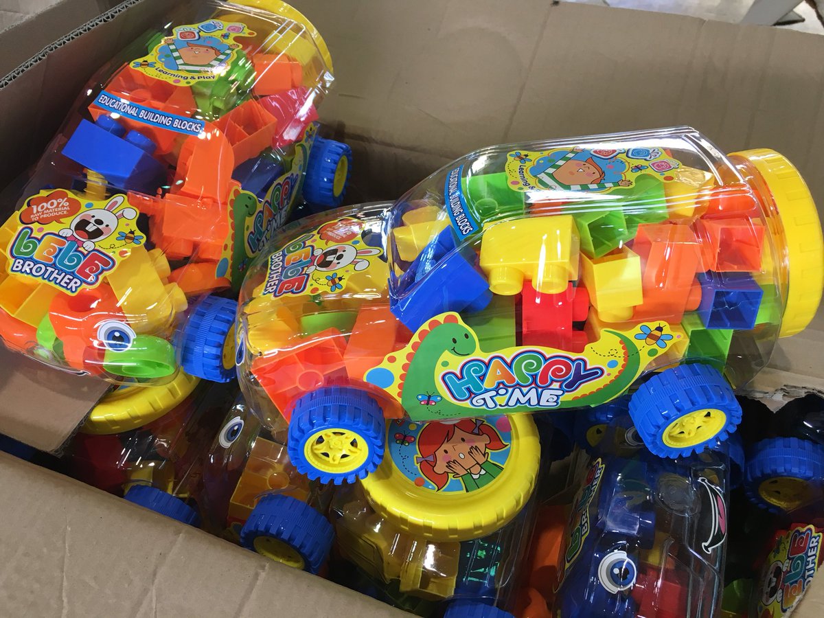 cesarinleonar2's tweet photo. #EnBreve: @PlansocialRD, @PresidenciaRD y @Gob_ElSeibo entregarán juguetes a cientos de niños en Polideportivo #ElSeibo. Camiones, automóviles, muñecas  muñecas y otros juegos constructivos como #DraFeliz son parte de los juegos que recibirán. @RodrigMarchena https://t.co/q08Uayos7N