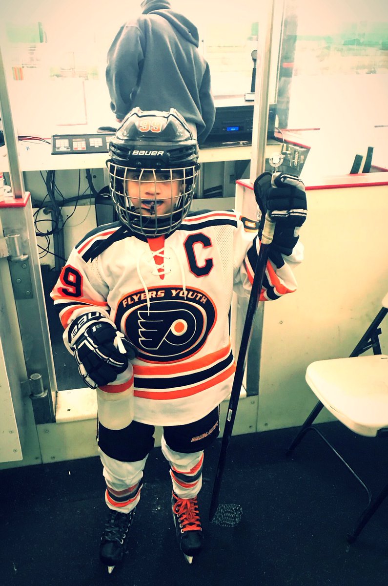 kellimike's tweet photo. 2 -0 for this captain and his team. #❤️mitesrock #york @FlyersYouthHC @FlyersSkateZone https://t.co/w04HSJgT4f