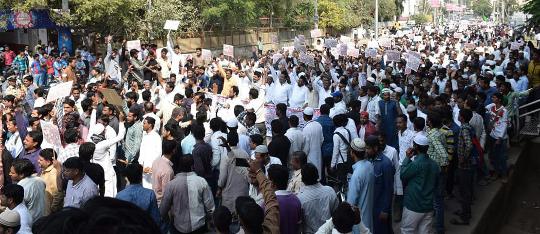 Haneefmuhamme13's tweet photo. Historical Grand Public Rally against #TripleTalaqBill organized by Gulbarga Muslim Unity Front, Thousands of Muslim women's, Youths & Men's were participated. #GulbargaMuslimUnityZindabaad #SaveSharia #SaveConstitution #SaveIndia
@BJP4India @INCIndia https://t.co/b2c4WtJ6eD
