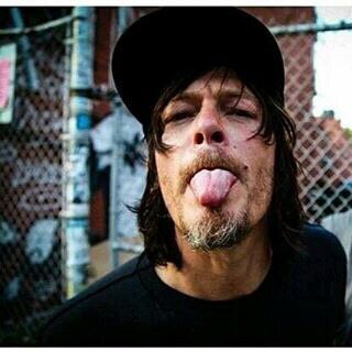 Es el cumple de Norman Reedus.
FELICIDADES! 
HAPPY BIRTHDAY NORMAN! WE LOVE YOU!  