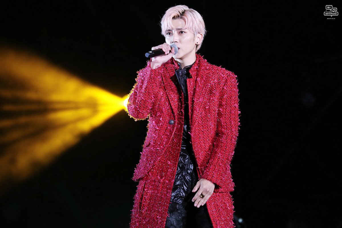 bii890707's tweet photo. #Bii #畢書盡 #毕书尽 #필서진 PHOTO UPDATE 180101 Taipei New Year's Eve Countdown Party 31P https://t.co/tnFpwVTtn4
