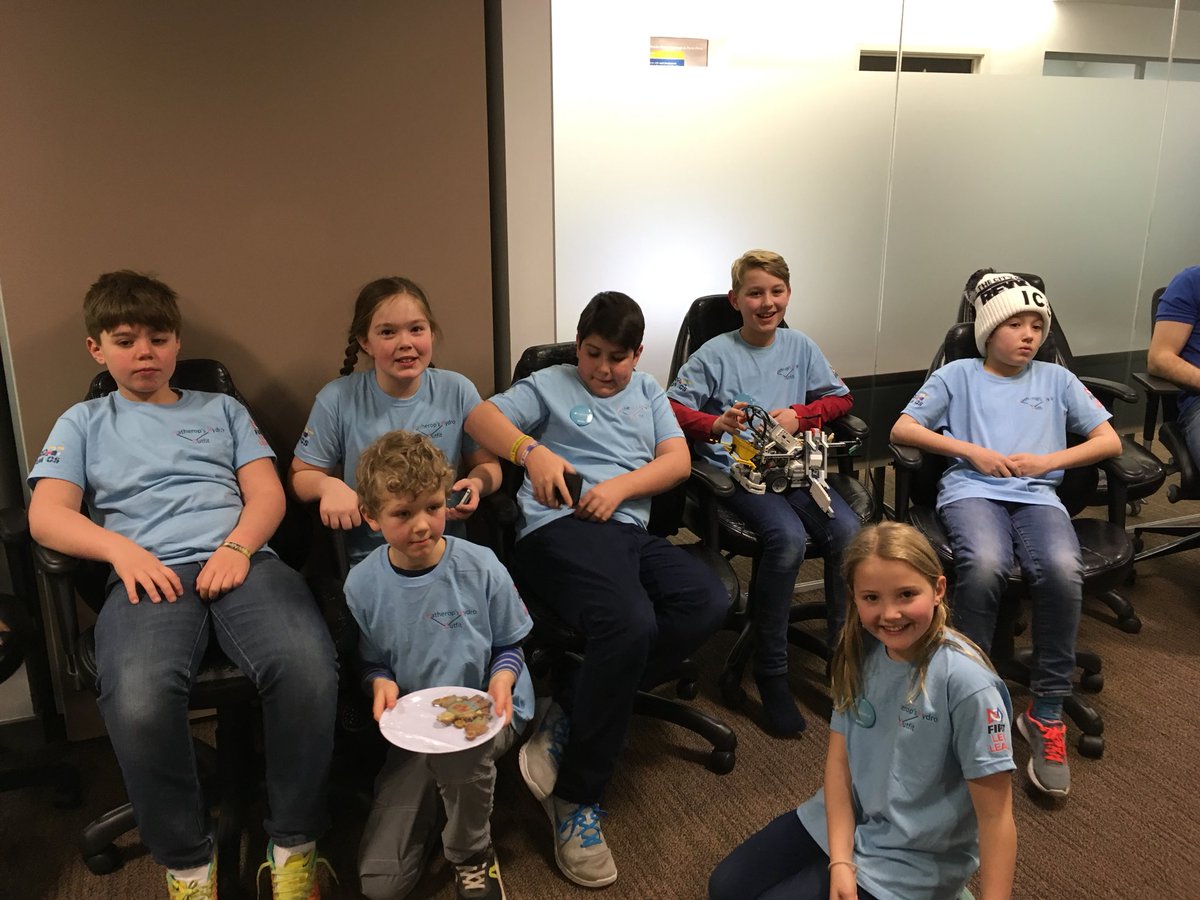 HatheropCastle's tweet image. #excited for our final run with the robot -  @FLLUK #FLLHydroDynamics