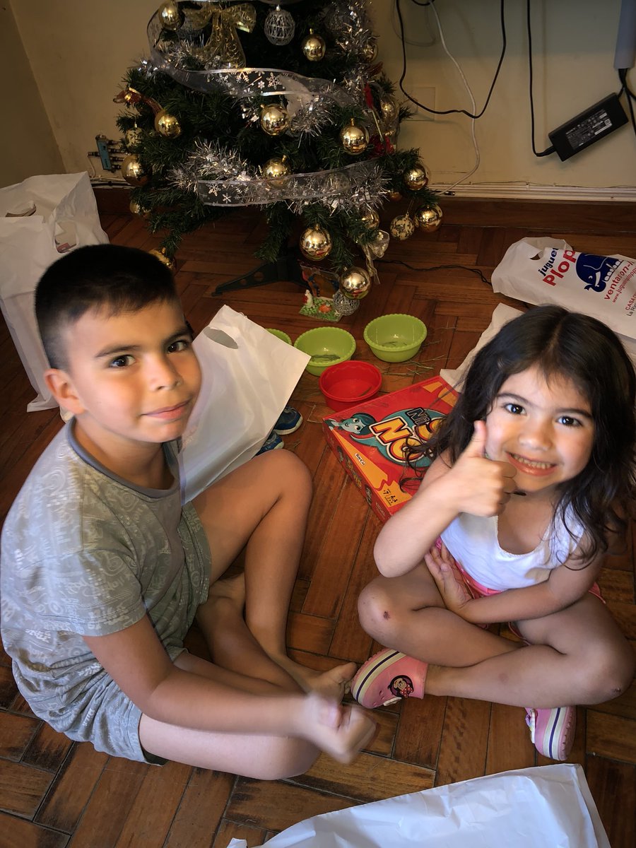 noepiccin's tweet photo. #EsteFinde FELIZ DÍA DE REYES!!! La ilusión sigue intacta. Besos y buen finde desde el barrio de San Cristobal. Leo, Flor, noe y Sergio 👑🐫💫💝 https://t.co/8K29ht6llN