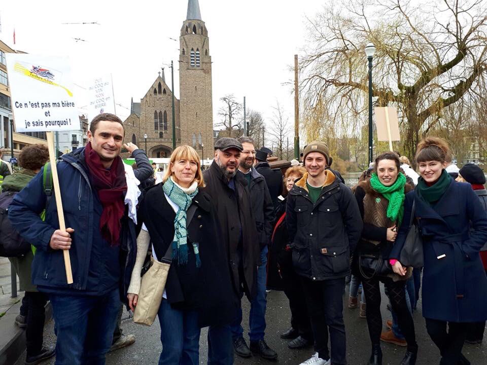 ecoloxl's tweet photo. Ecolo Ixelles, avec Christos Doulkeridis et Audrey Lhoest, présents à l’enterrement du (bistrot de quartier Le) Coq. Pour le maintien d’une mixité sociale et commerciale! #Ixelles #tpamc https://t.co/av3JgBJXPU