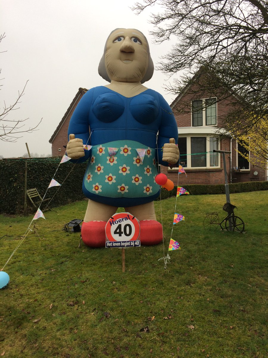 Huur 1 van onze feestpoppen om de jarige in het zonnetje te zetten.
Dit is een kleine greep uit ons assortiment.
Bekijk de rest op onze site verhuur-tenten.nl
Met Vriendelijke Groet,
Zagers verhuur/ Handel &amp; Verhuur J&amp;G