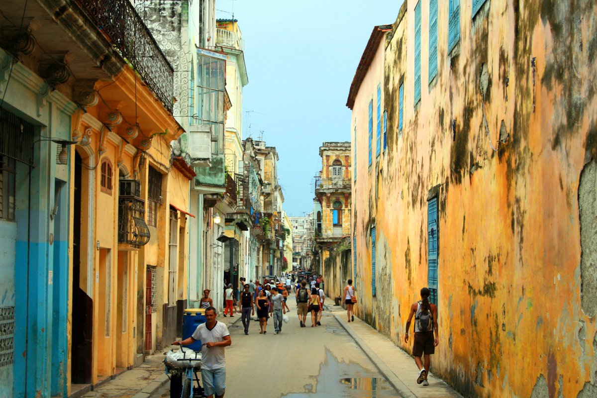 Have you always wanted to learn about #Cuba and its stories? We've got an incredible package ready for you. 

With financing available on trips over $199—you don't want to miss out. DM us for more information!  buff.ly/2DUep9e