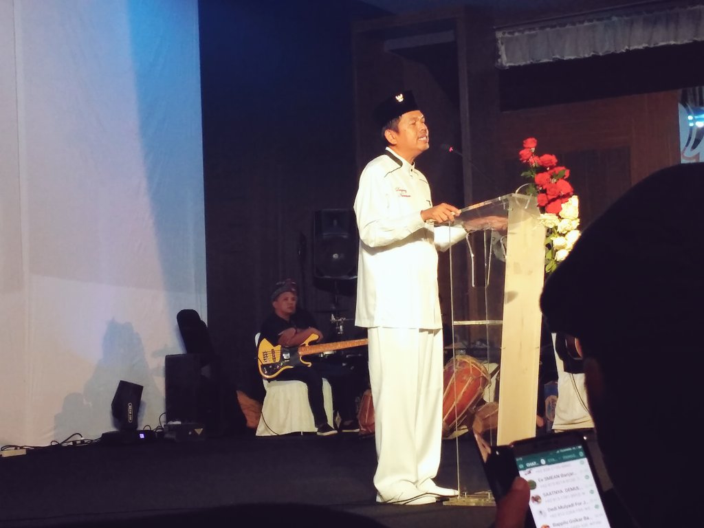 Manusia lahir dan tumbuh besar dengan tanah, udara, air, dan mataharinya. #PidatoBudayaKangDedi