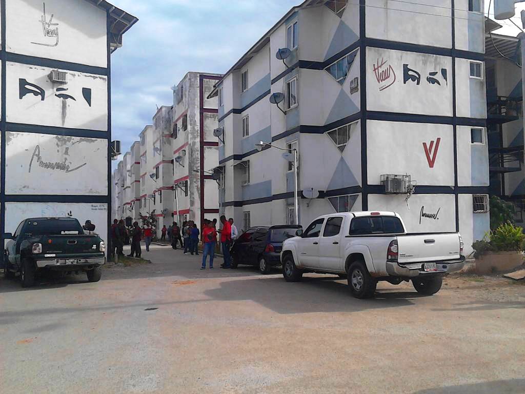 Minhvi_Oficial's tweet photo. #Ahora | El #GobiernoBolivariano se activa en esta gran jornada de limpieza a nivel nacional. La Alcaldía Bolivariana del Mcpio. Roscio Nieve realiza mantenimientos en el Urb. Hugo Chávez, Edo. #Guárico #GMVVEsConvivencia @IMVillarroel https://t.co/EYMXwg2zrR