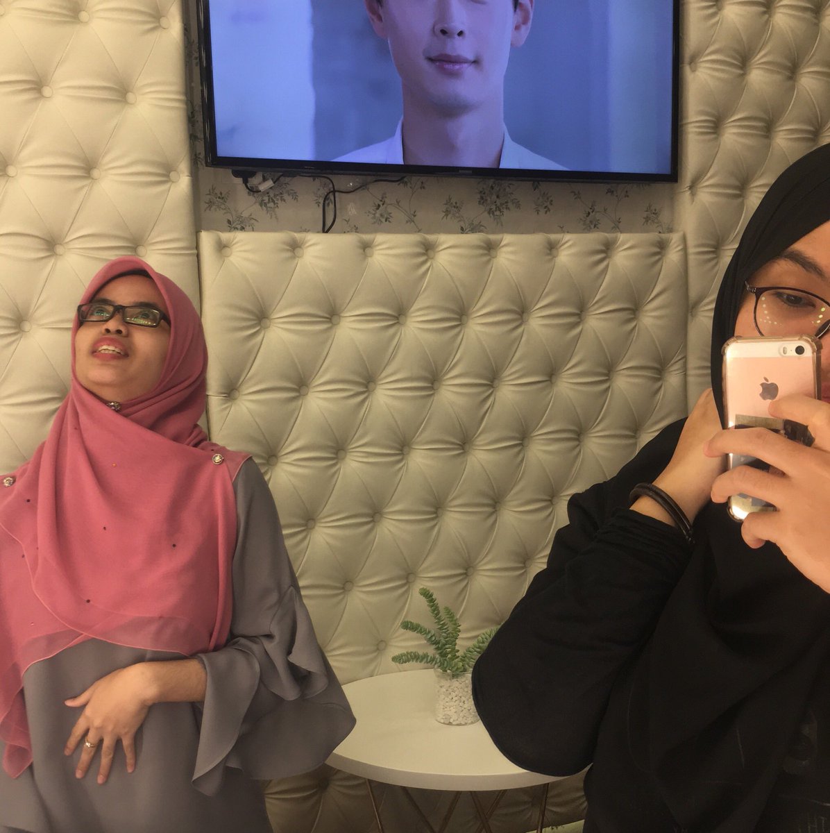eyakakya's tweet photo. Makwe dari darjah tiga (yang kena rasuk) (but already got a ring) (saya bila lagi) (ayang pls eh teknot) (#drophints) (eheks) https://t.co/ajSuqBlJVf