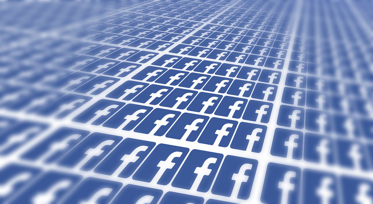 SocialMCarnie's tweet photo. #ThrowbackThursday blog post! Are you tracking your Facebook Insights? If not, you should be! 
https://t.co/bshbvTgn2o #blogpost #facebookinsights #socialmediatips https://t.co/SJONFSOkun