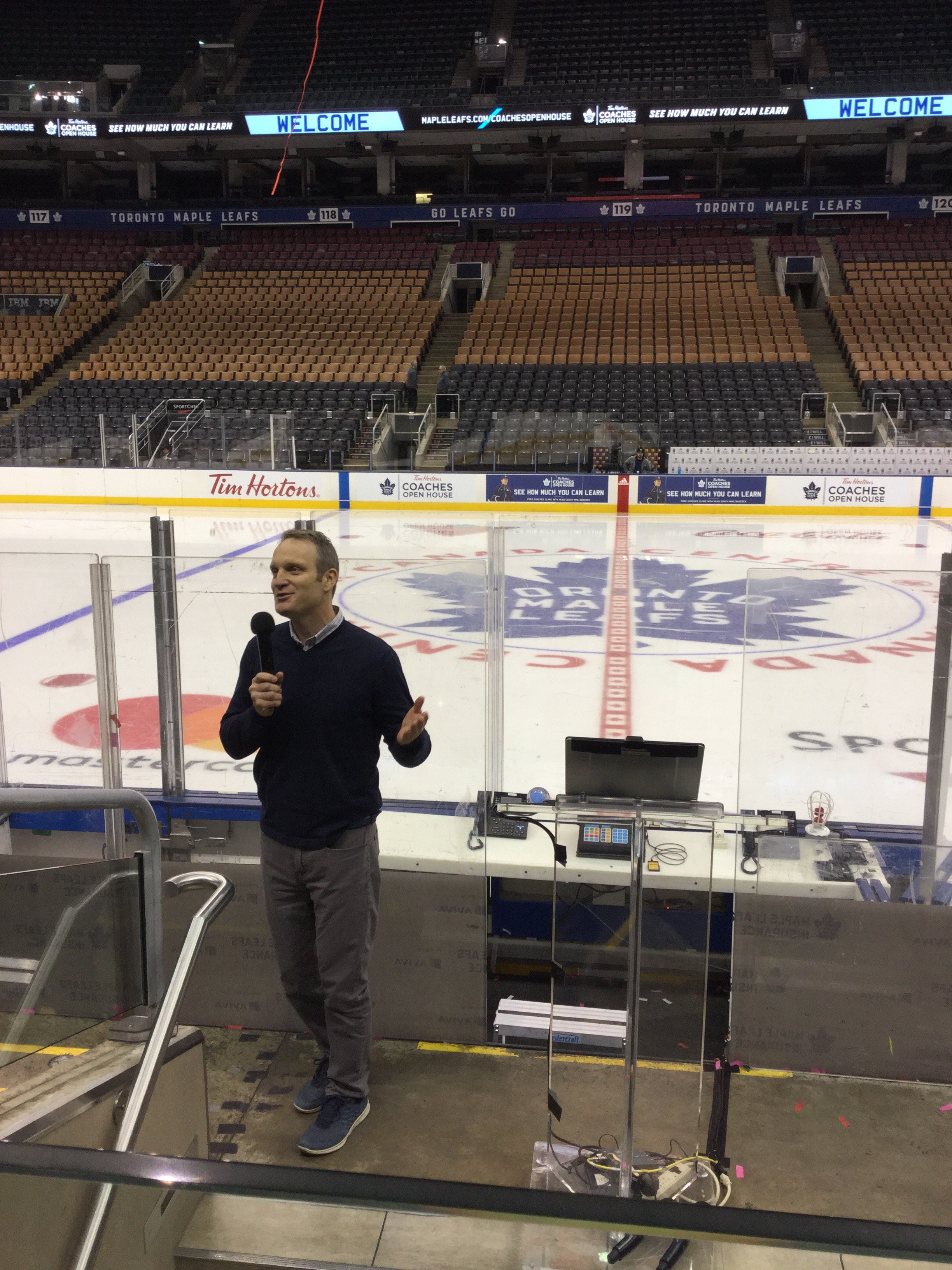 Toronto Maple Leafs Fan Zone - Inline Warehouse