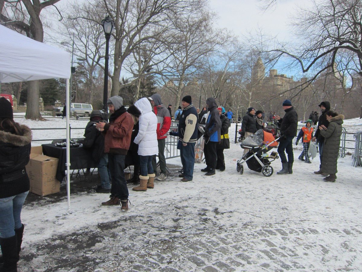 greenyc's tweet photo. Wow look at that line of New Yorkers braving the cold! Everybody wants to #BYONYC! Get yours: https://t.co/ipwN75PUDf https://t.co/1J6MUBY64Q