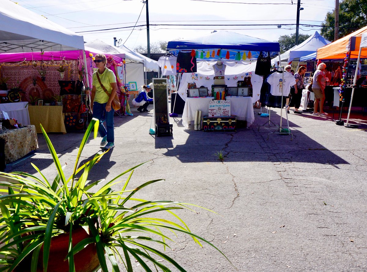 Market_Mafia's tweet photo. Where do you plan to #HitTheMarket today?! There are 11 #markets throughout #TampaBay happening now, visit https://t.co/nov63LzNFN for event details! Visit @artpoolgallery #CraftyFest today 11a-5p! https://t.co/vJhhMLBX4A