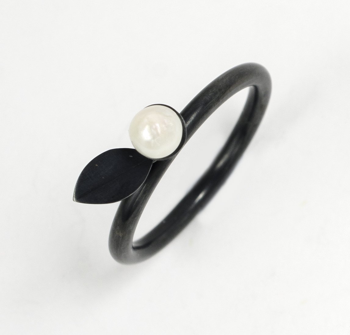CraftLeeds's tweet photo. Thanks to @AStringerDesign and @JennyGilbert17 for sending us such a beautiful selection of #rings ready for our new ring exhibition starting on Saturday 13th January #silver #pearls #cement #moss #contemporary #jewellery #whatson #leeds #Yorkshire https://t.co/unNqxHKV9E