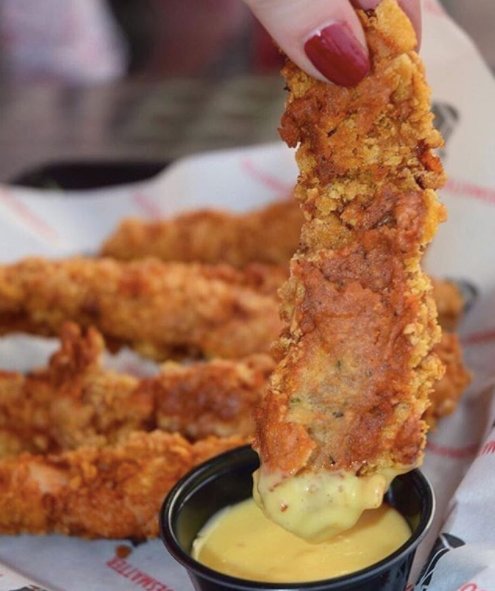 pizzabarsb's tweet photo. Dip, eat, repeat. #pizzabarsobe https://t.co/1LmNHc3i95