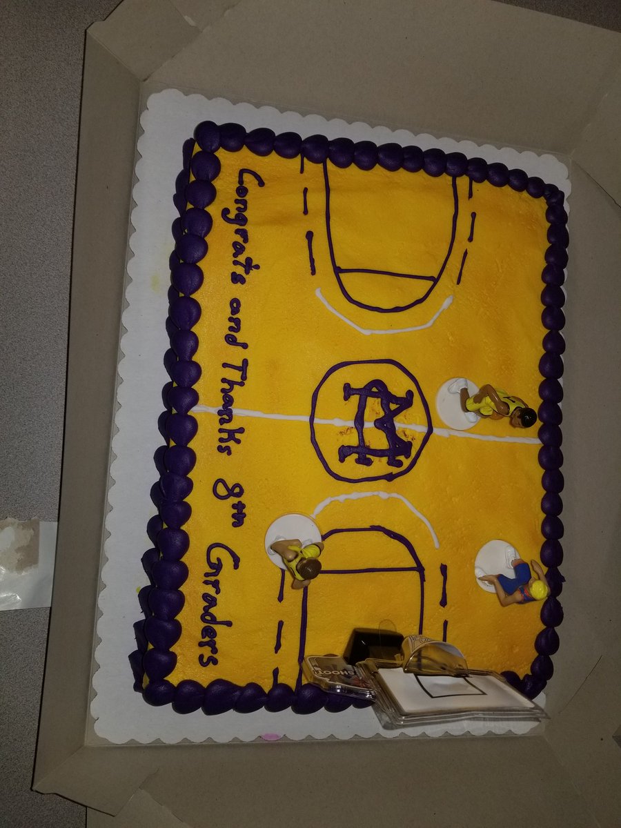 Coachb02que's tweet photo. As a coach you you want to see growth in your players not only on the court but mainly off the court!! Super proud of my 8th graders as well as the entire team for a great season, let's finish💪!! As your coach I want to say Thank You!!  @MCESTigers #ProudCoach  #beboldmcss https://t.co/G1DnJyyTrx