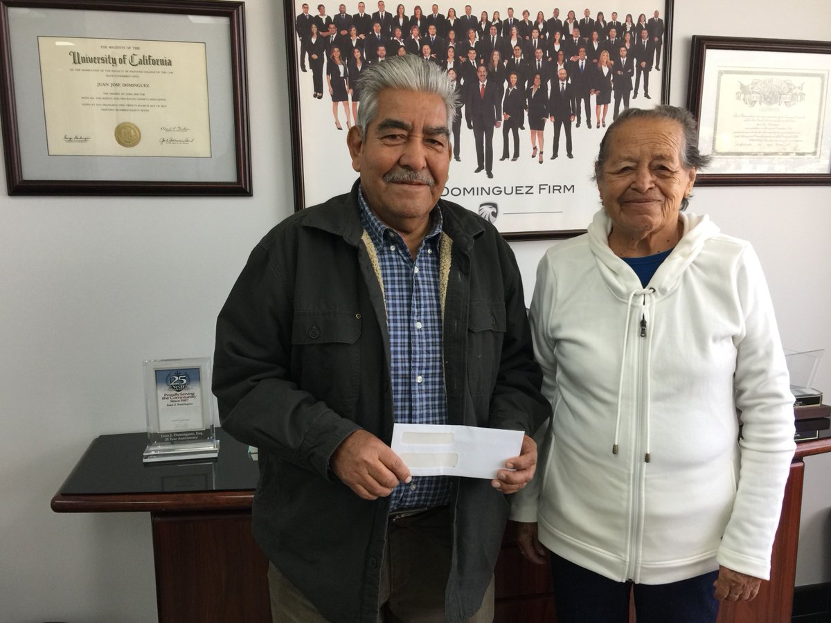 DominguezLegal's tweet photo. Fue un placer de ayudar a esta pareja después que se lesionaron en un local por la negligencia del dueño.

Para más información sobre casos de resbalones y caídas: https://t.co/VmeWk5ci3H https://t.co/cTSBynOcAZ