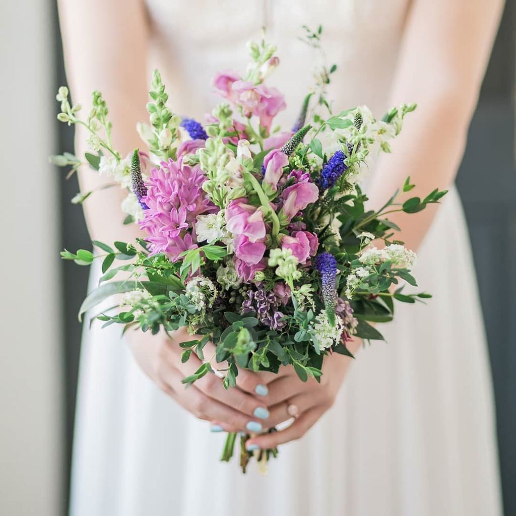 When <a href="/pantone/">PANTONE</a> announced their 2018 Color of the Year as Ultraviolet, I was hesitant. That's an intense color, even for me, a major lover of purple. 💜 But then I remembered this bouquet, which has just the slightest touch of that deep, bright purple. … ift.tt/2CMnJ2c