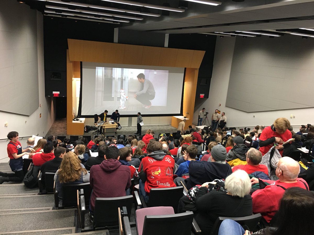 andrewkjohnson's tweet image. Robotics kickoff! @TheFAMNM #umichkickoff #omgrobots #robotcs #steam #stem