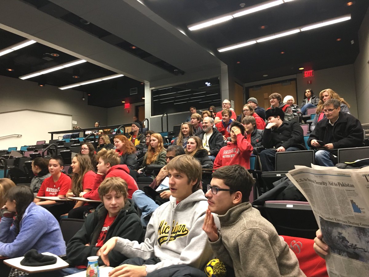 andrewkjohnson's tweet image. Robotics kickoff! @TheFAMNM #umichkickoff #omgrobots #robotcs #steam #stem