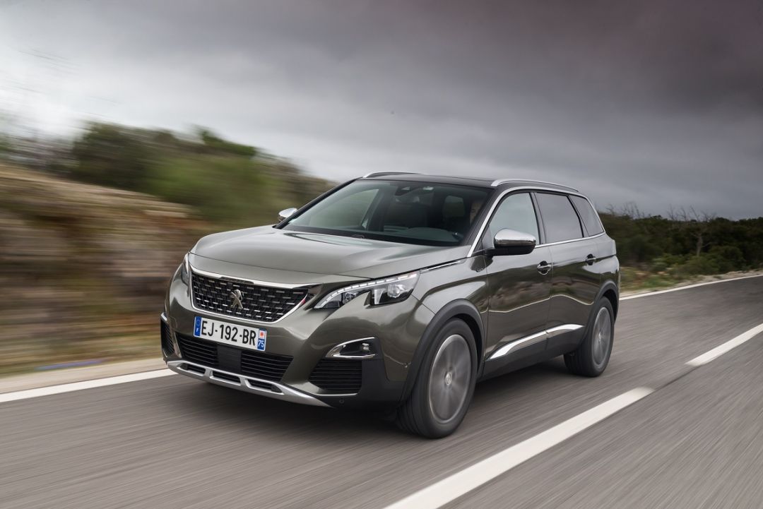 Daraghmclove's tweet photo. What's all the fuss about? I drive the new #Peugeot5008 https://t.co/7h3OuxIeqz https://t.co/MCIx4hF7bZ