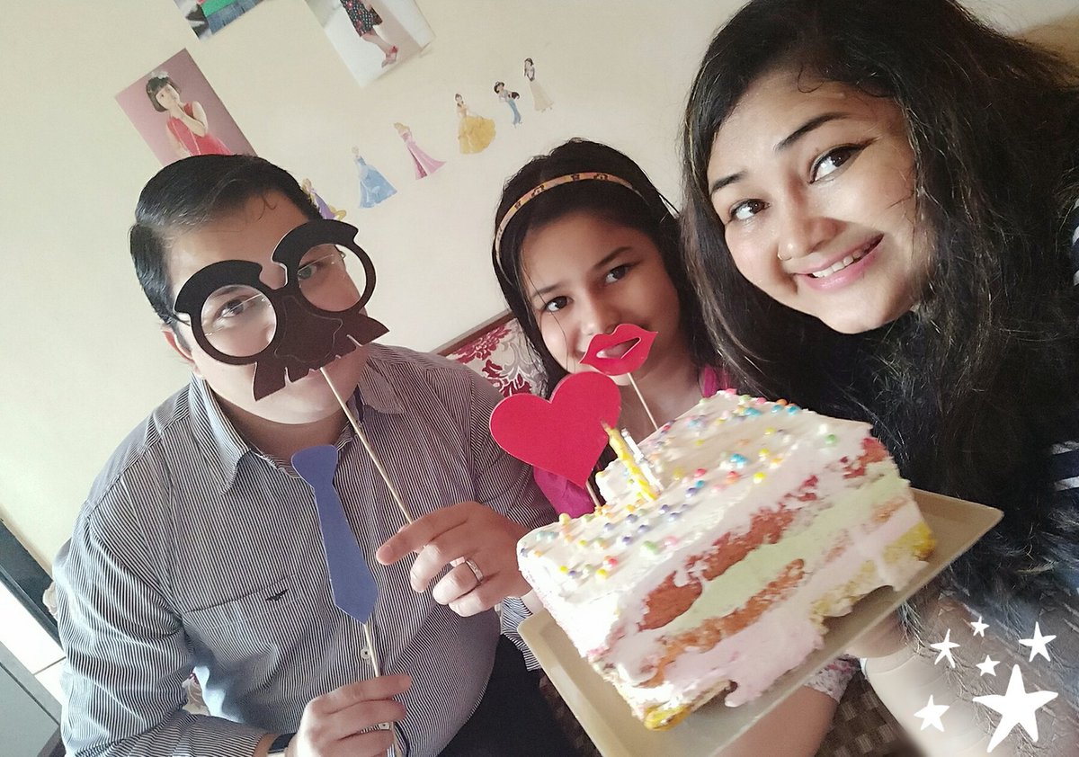 coool_kashish's tweet photo. @PartyZebra_PZ #Contest #PartyZebra My New year party  Celebration @PartyZebra_PZ 
@nsy7702 
@KutthiRaj 
@sappu_angel 
@SulochnaN 
@Mangal1818 https://t.co/PmQx6ZiSAh
