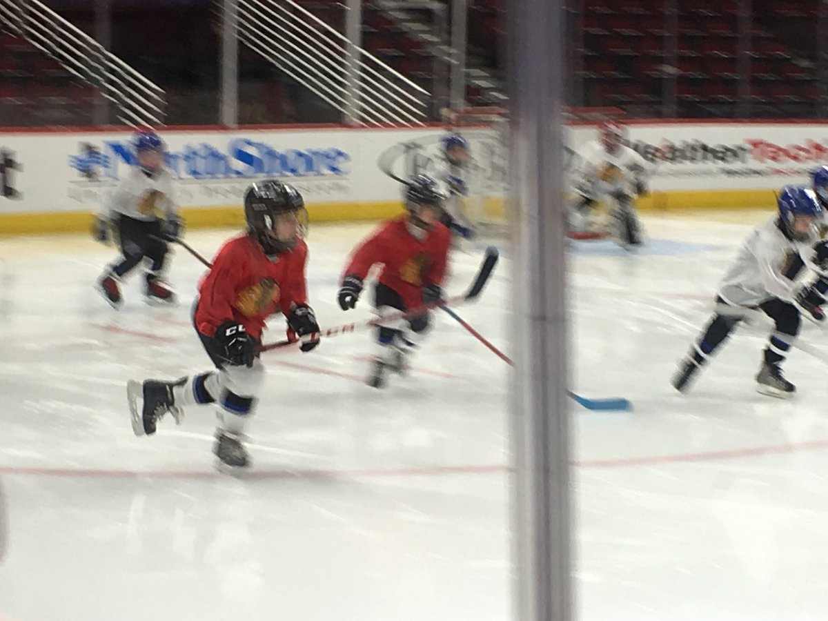 tyszkiewiczART's tweet photo. United center! Go Andrew https://t.co/QtFQerpjaW