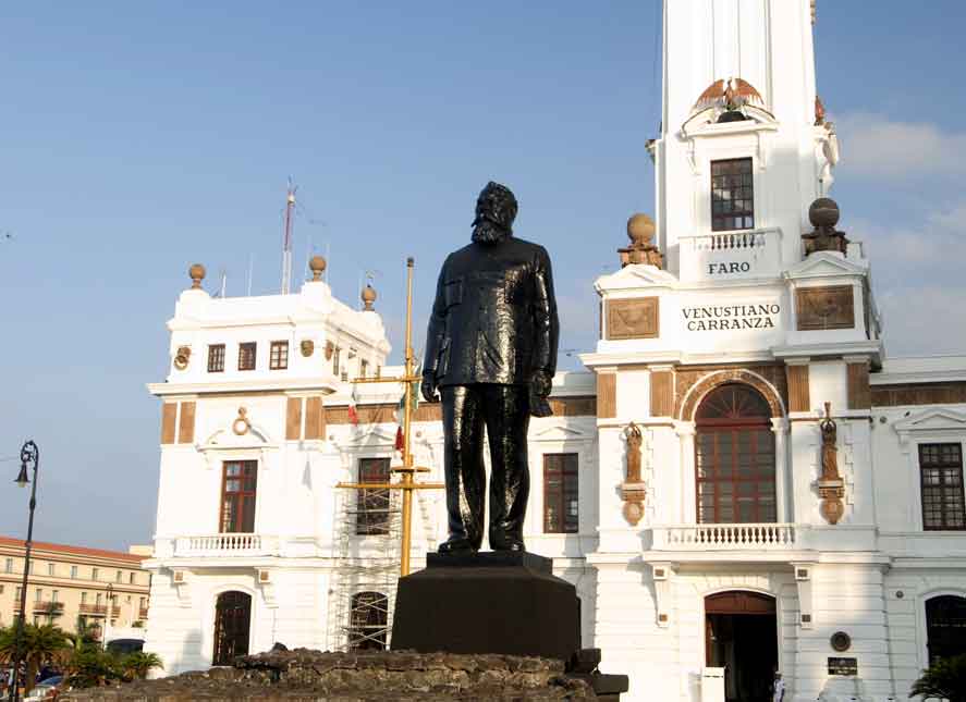 #UnDiaComoHoy hace 103 años, en Veracruz, el Coahuilense Venustiano Carranza expide la histórica Ley Agraria, con la finalidad de rescatar los objetivos fundamentales de las luchas campesinas