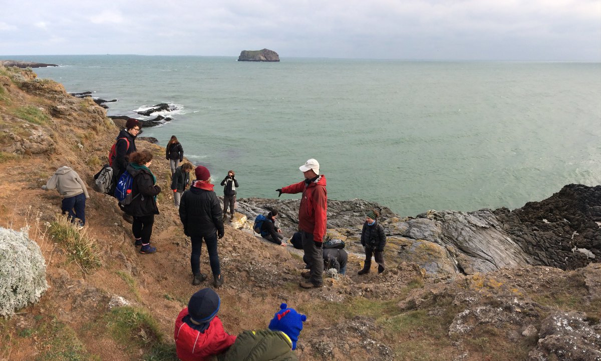 JessieW_Palaeo's tweet photo. A bit breezy at the Hope's Nose raised beach #QRA2018 https://t.co/Bza2TzpHLO