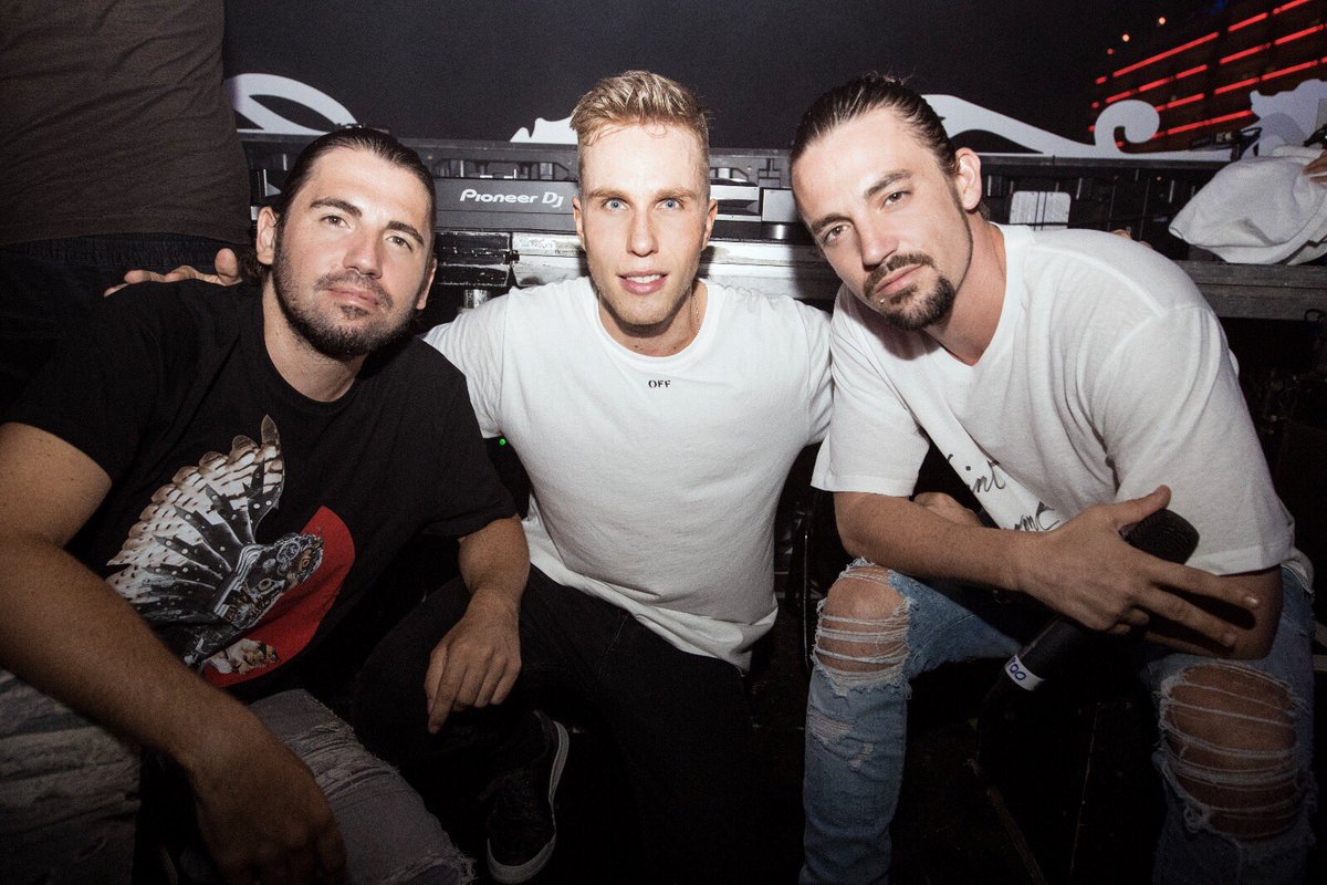 Happy Birthday @nickyromero !! 🎂🍾 @likemike https://t.co/nOxRUXaylz