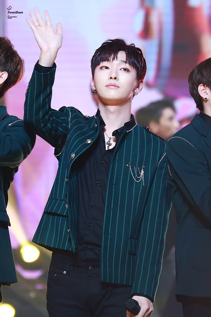 SweetBeanJS's tweet image. [HQ] 171229 KBS가요대축제 
#워너원 #윤지성
우리 지성 얼굴 좀 보세요ㅜㅜ 
두번 세번 보세요