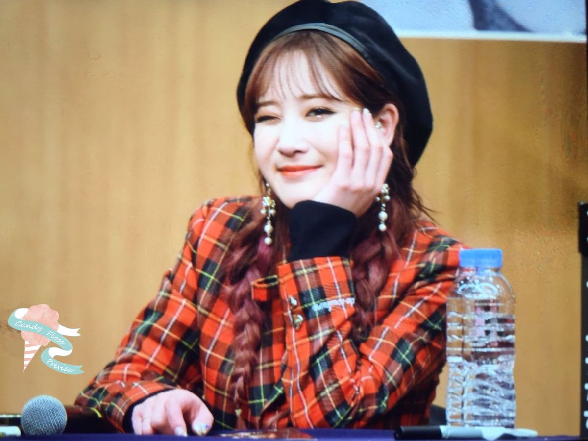 CandyFloss_lvlz's tweet photo. 180106 시즌그리팅 팬싸인회 프리뷰

#러블리즈 #Lovelyz
#유지애 #지애 #Jiae
#이미주 #미주 #Mijoo

너무 보고싶어요ㅠㅠ https://t.co/J3ZbqOgVf1