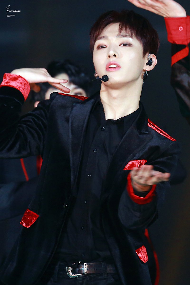 SweetBeanJS's tweet image. [HQ] 171225 SBS가요대전 
#워너원 #윤지성 
ㅜㅜ 예뻐서 울어요 
예뻐서 😭