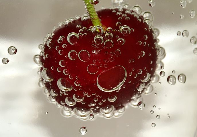 Choose sparkling water instead of soft drinks for a refreshing kick without the unhealthy fructose. hlty.us/2U95 #FitLife