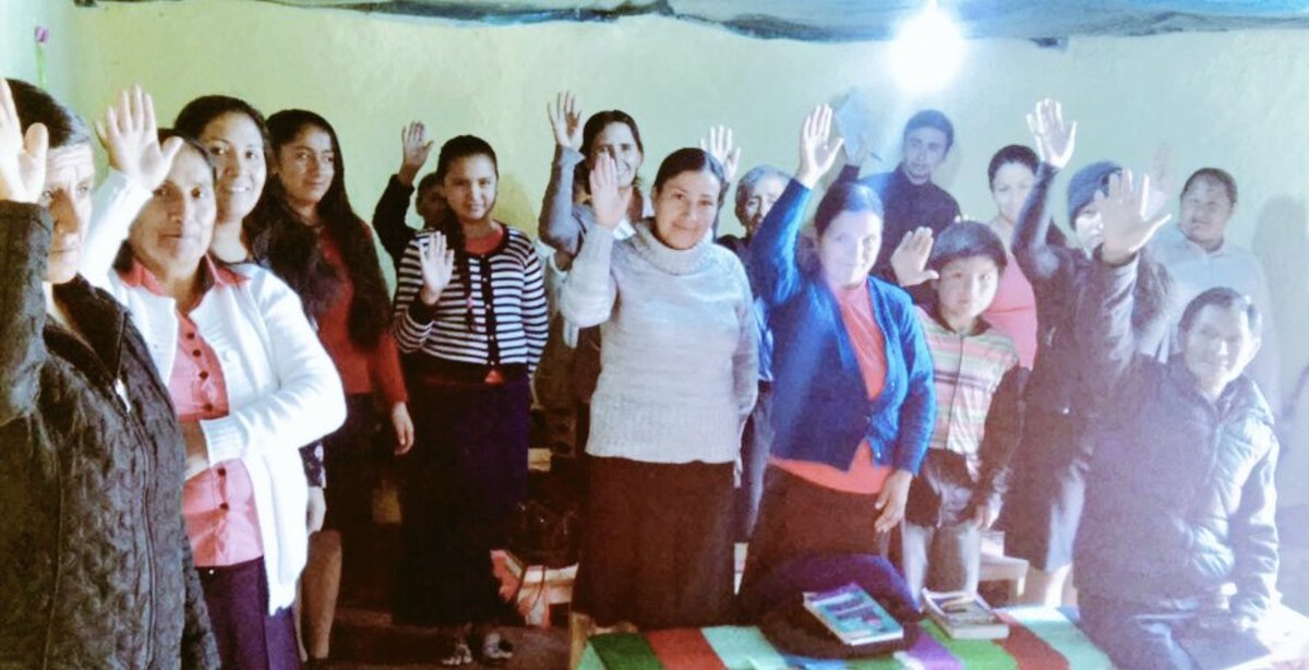 AdventistasUPN's tweet photo. En todo el norte del Perú 🇵🇪 la iglesia adventista reafirma su compromiso con el estudio diario de la Biblia a través del folleto de #EscuelaSabatica. #MetasCRM 😀 https://t.co/Lswmzp6dlp