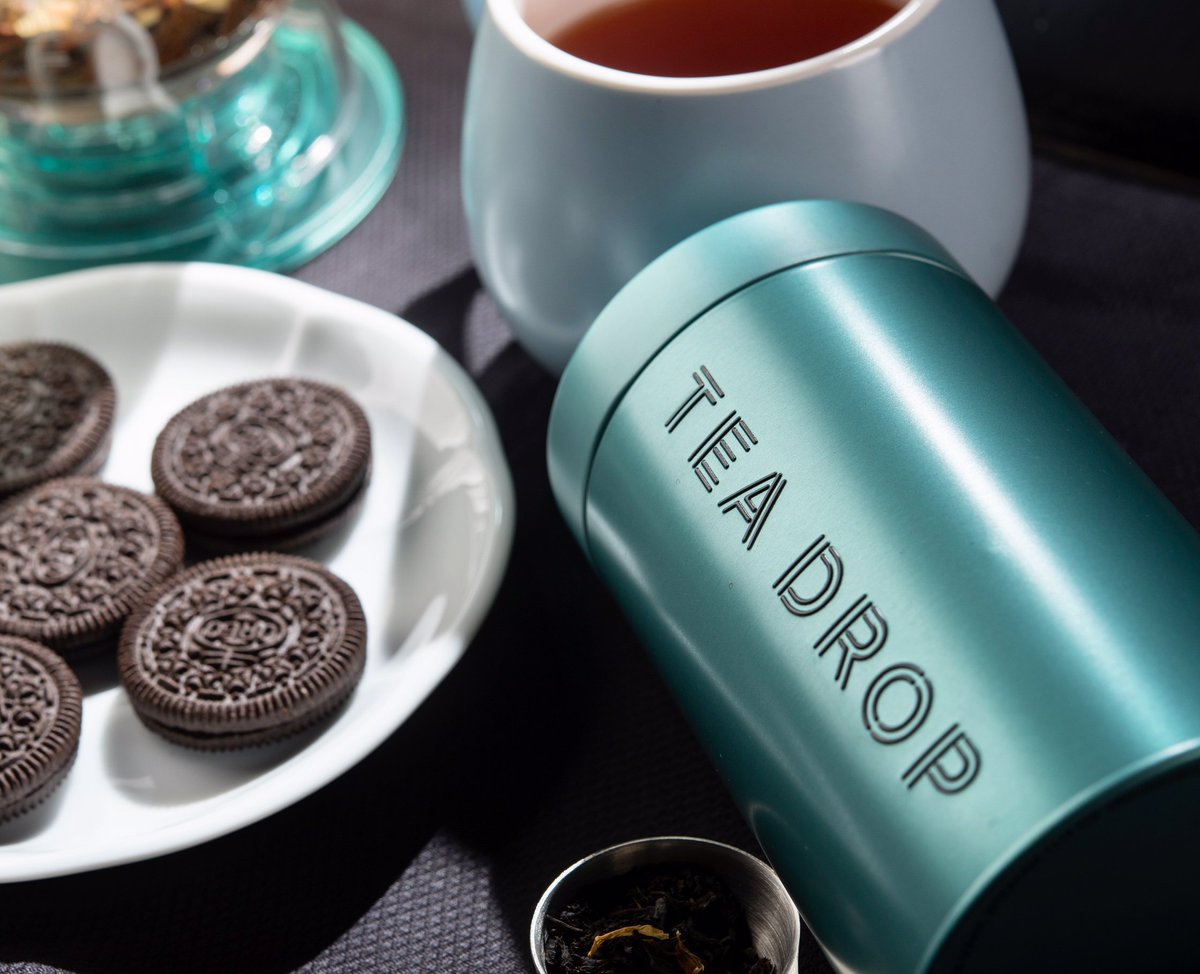 TeaDropUK's tweet image. Who doesn't love a cup of tea with biscuits.