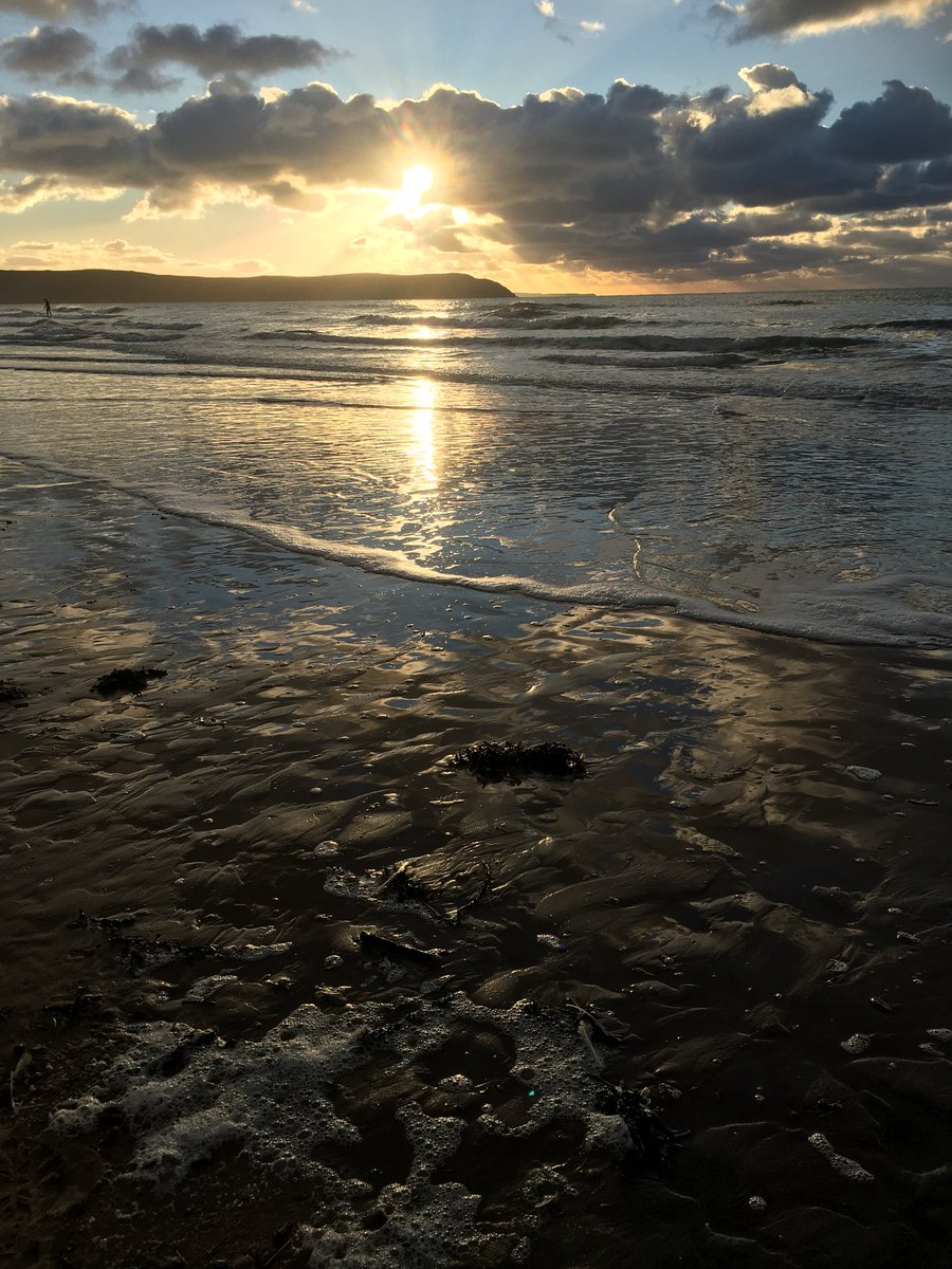 CindyClarkson23's tweet photo. Oh the joys of coastal living... #woolacombe #devon #home https://t.co/L9ufuoJwLe