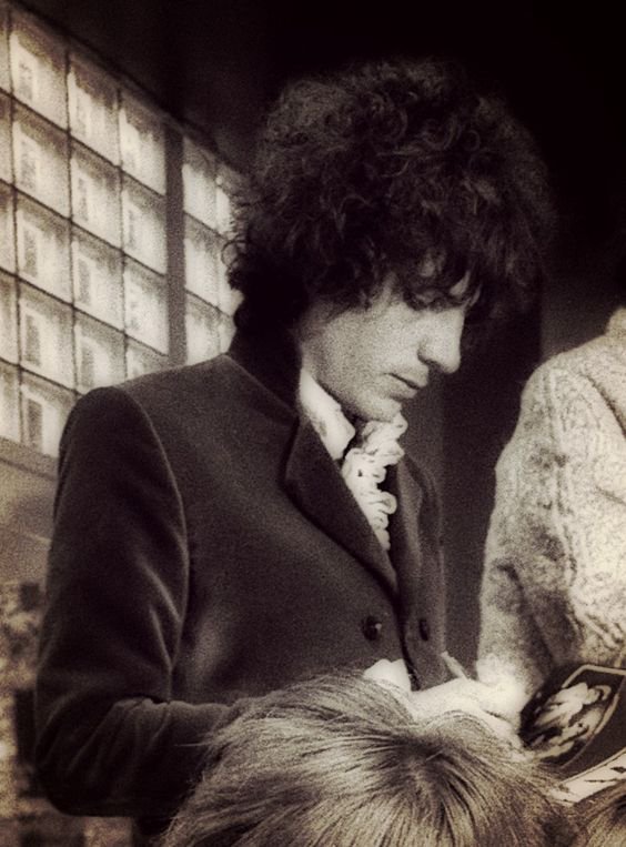 Happy birthday to the legend that is and was syd barrett.shine on you crazy diamond wherever you are 