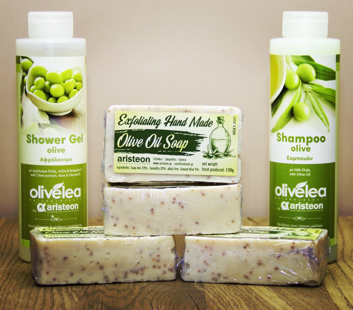 Минимализм в упаковке косметики. Мыло обои. Шампунь и мыло на прозрачном фоне. Инста х соап. Shea butter в мыле.