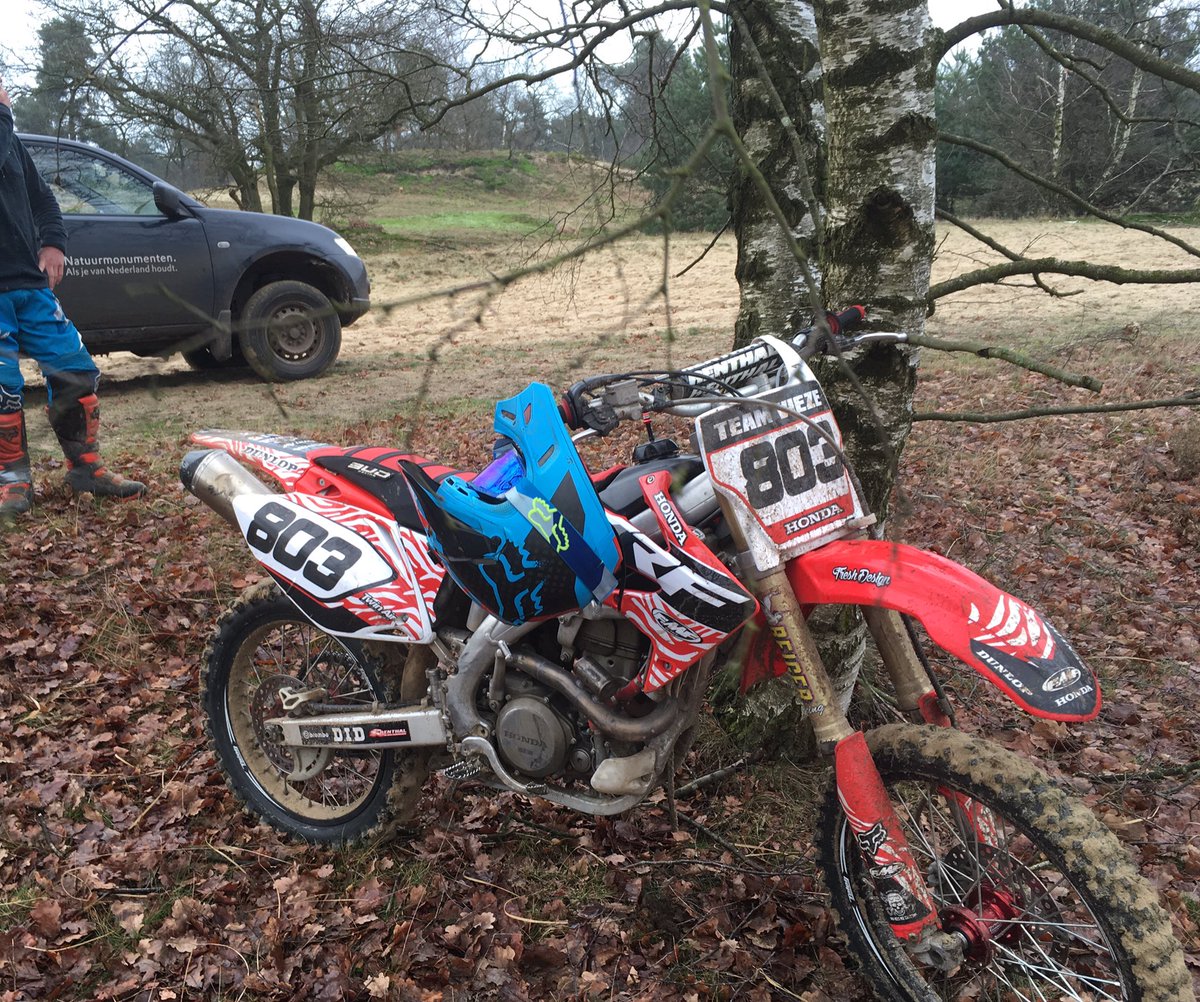 bosw8erLuc's tweet photo. Tijdens controle in #drunenseduinen met @SSiBBrabant @Wilma46429620 en politie, motorcrosser aangehouden en motor in beslag genomen. @Natuurmonument https://t.co/JXIVnF5vsd